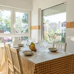 Cisneros Family House Garden Pool & Kids Area בית נופש