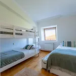 Cisneros Family House Garden Pool & Kids Area בית נופש