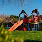 Cisneros Family House Garden Pool & Kids Area בית נופש
