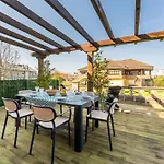 בית נופש Cisneros Family House Garden Pool & Kids Area