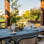 Cisneros Family House Garden Pool & Kids Area בית נופש *
