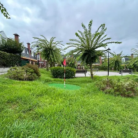 Dom wakacyjny Cisneros Family House Garden Pool & Kids Area *