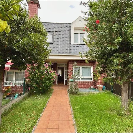 Cisneros Family House Garden Pool & Kids Area בית נופש *