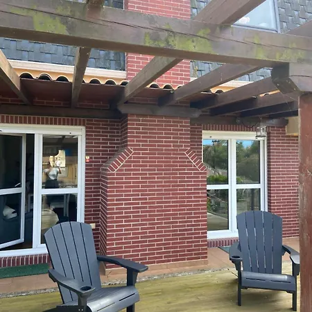 Dom wakacyjny Cisneros Family House Garden Pool & Kids Area