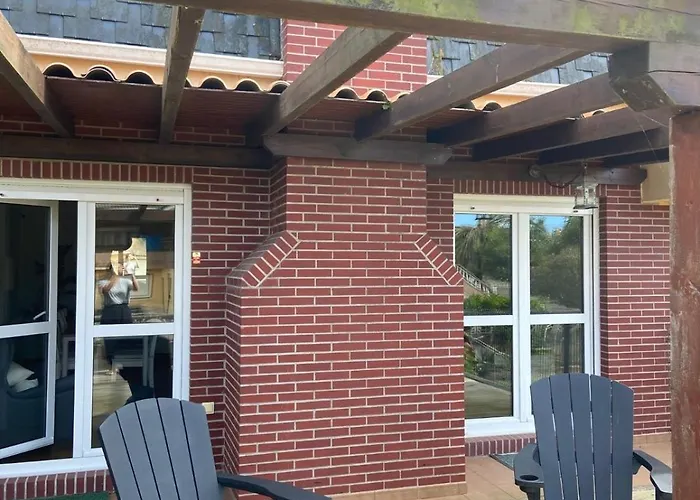 別荘 Cisneros Family House Garden Pool & Kids Area