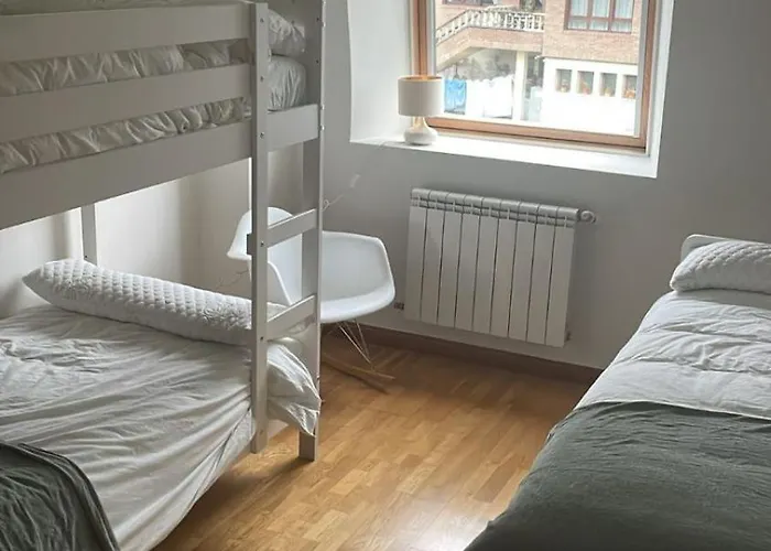 בית נופש Cisneros Family House Garden Pool & Kids Area Miengo