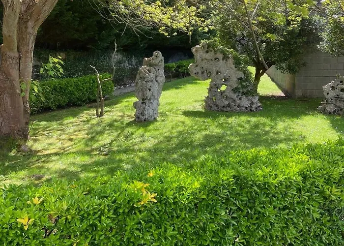 Cisneros Family House Garden Pool & Kids Area בית נופש