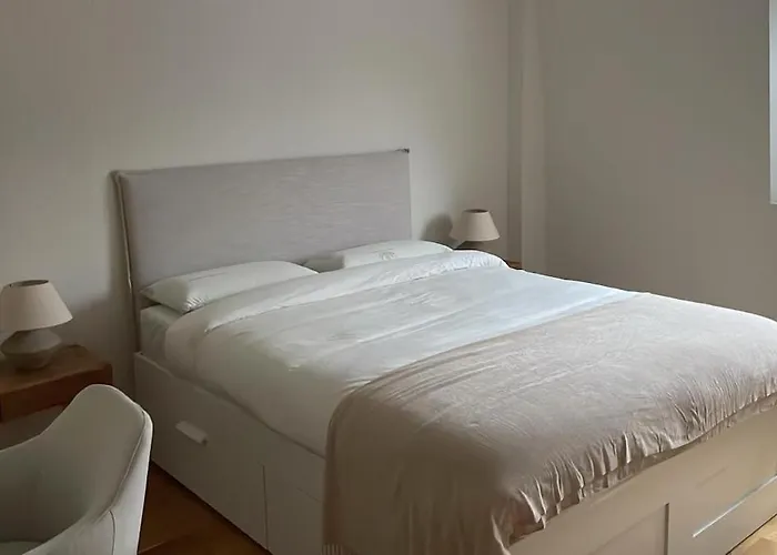 Cisneros Family House Garden Pool & Kids Area בית נופש