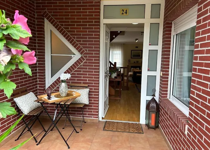 Cisneros Family House Garden Pool & Kids Area