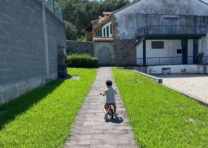 Cisneros Family House Garden Pool & Kids Area Hébergement de vacances *